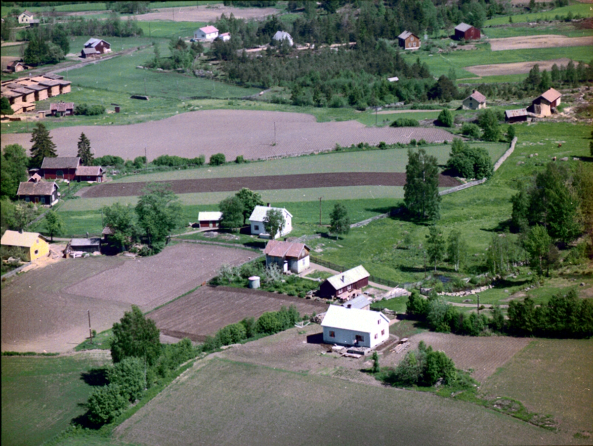 Widerøes Flyveselskap A/S, FLYFOTO NAVNEBERGET, STANGE