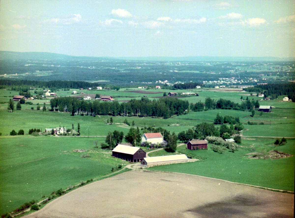 Widerøes Flyveselskap A/S, FLYFOTO HOSMESTAD, STANGE