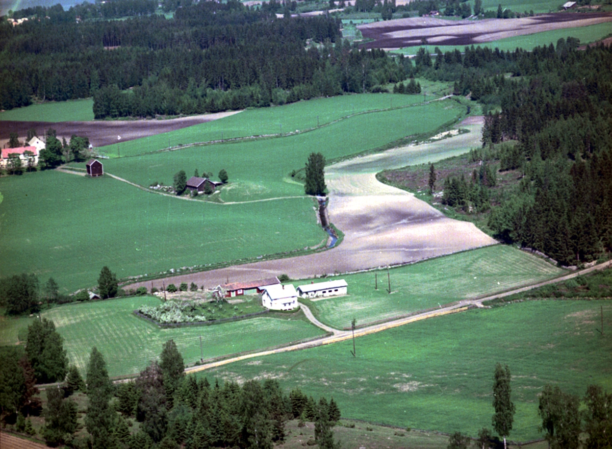 Widerøes Flyveselskap A/S, FLYFOTO SANDVIKA, SOLBAKKEN