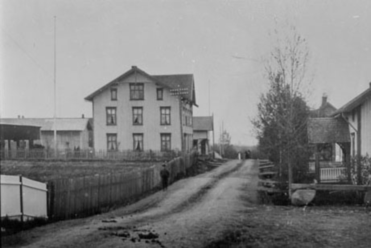 Anno Domkirkeodden, OVERSIKT TINGVOLDKRYSSET, LOGEN: HUSET TIL O NORDSVEEN, TIL HØYRE: SMED EVENSEN, STANGE SENTRUM