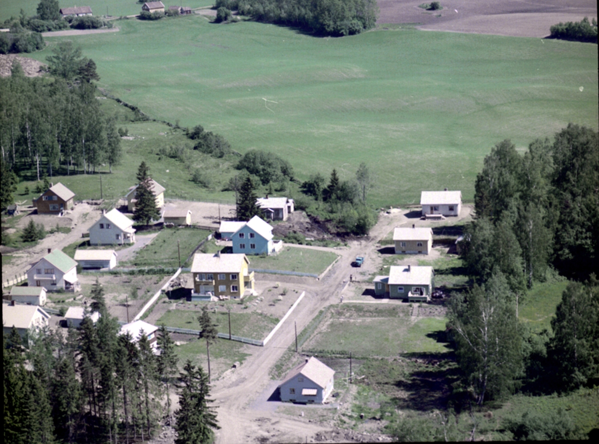 Widerøes Flyveselskap A/S, FLYFOTO BOLIGBEBYGGELSE, BEKKELAGET, JONSTAD