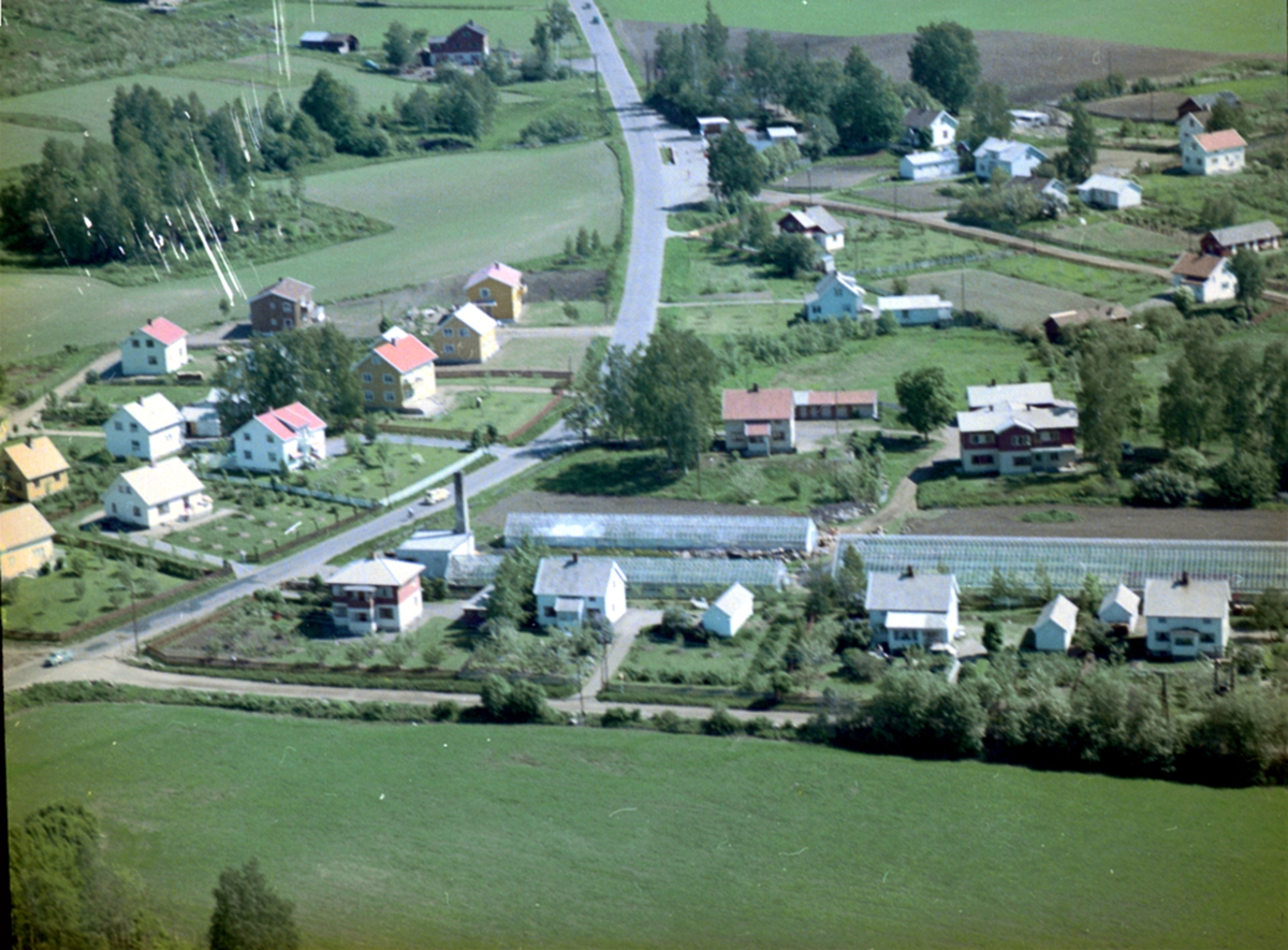 Widerøes Flyveselskap A/S, FLYFOTO BOLIGBEBYGGELSE I BEKKELAGET, GARNERI, BREIDABLIKK