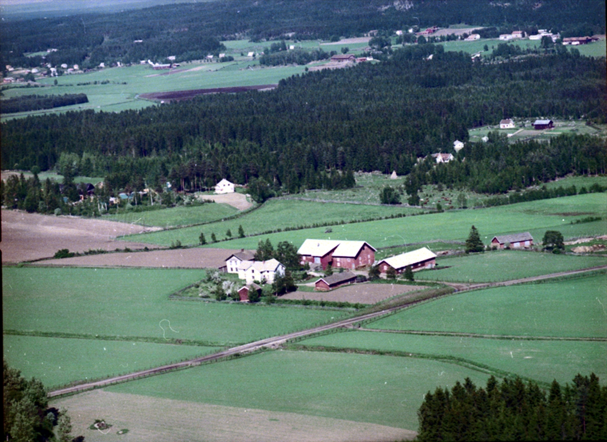Widerøes Flyveselskap A/S, FLYFOTO REINSVOLL 300-1, ROMEDAL