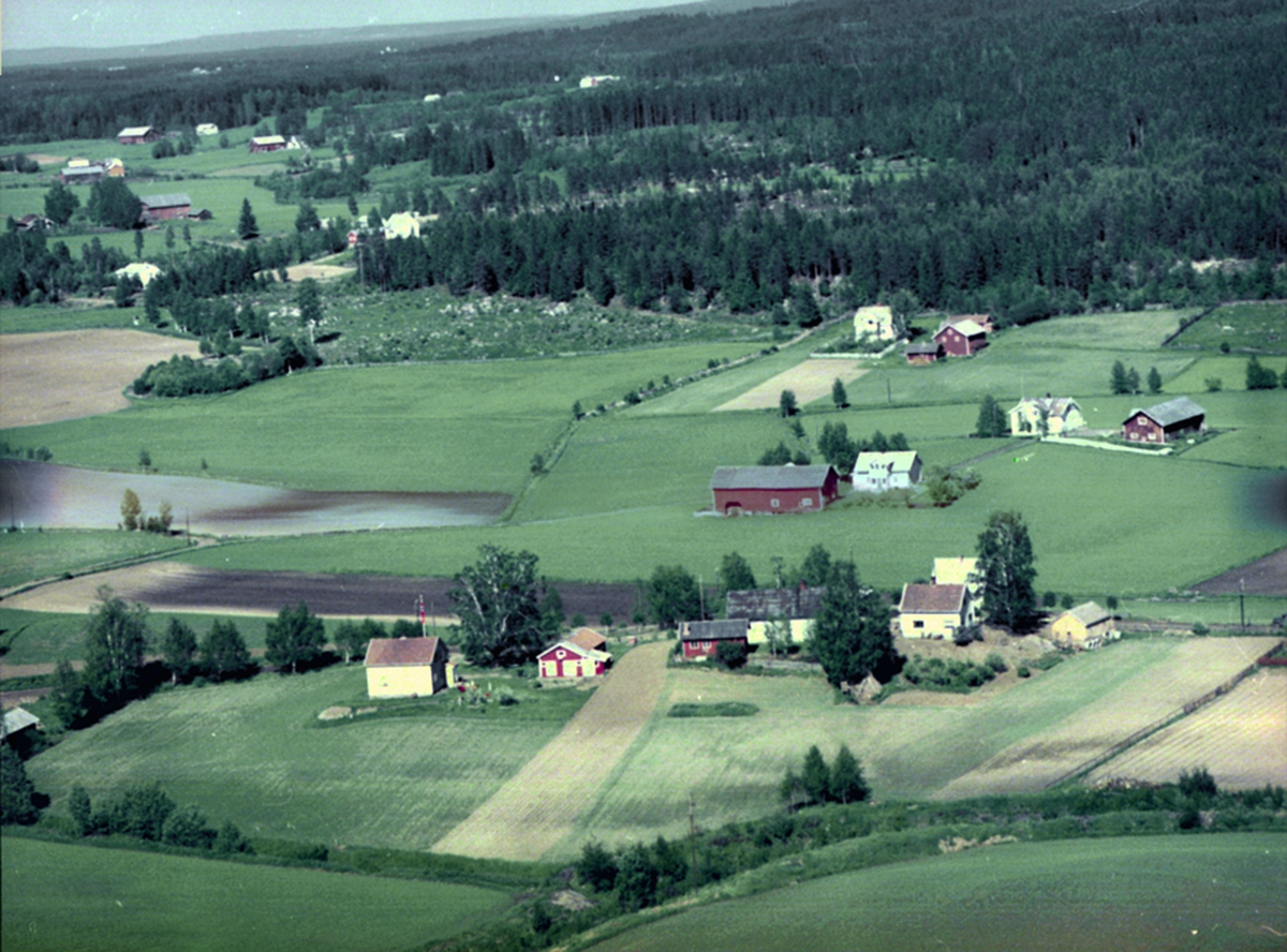 Widerøes Flyveselskap A/S, FLYFOTO SMÅBRUK, SVESTAD, HAUG, MÅGÅRDVEGEN