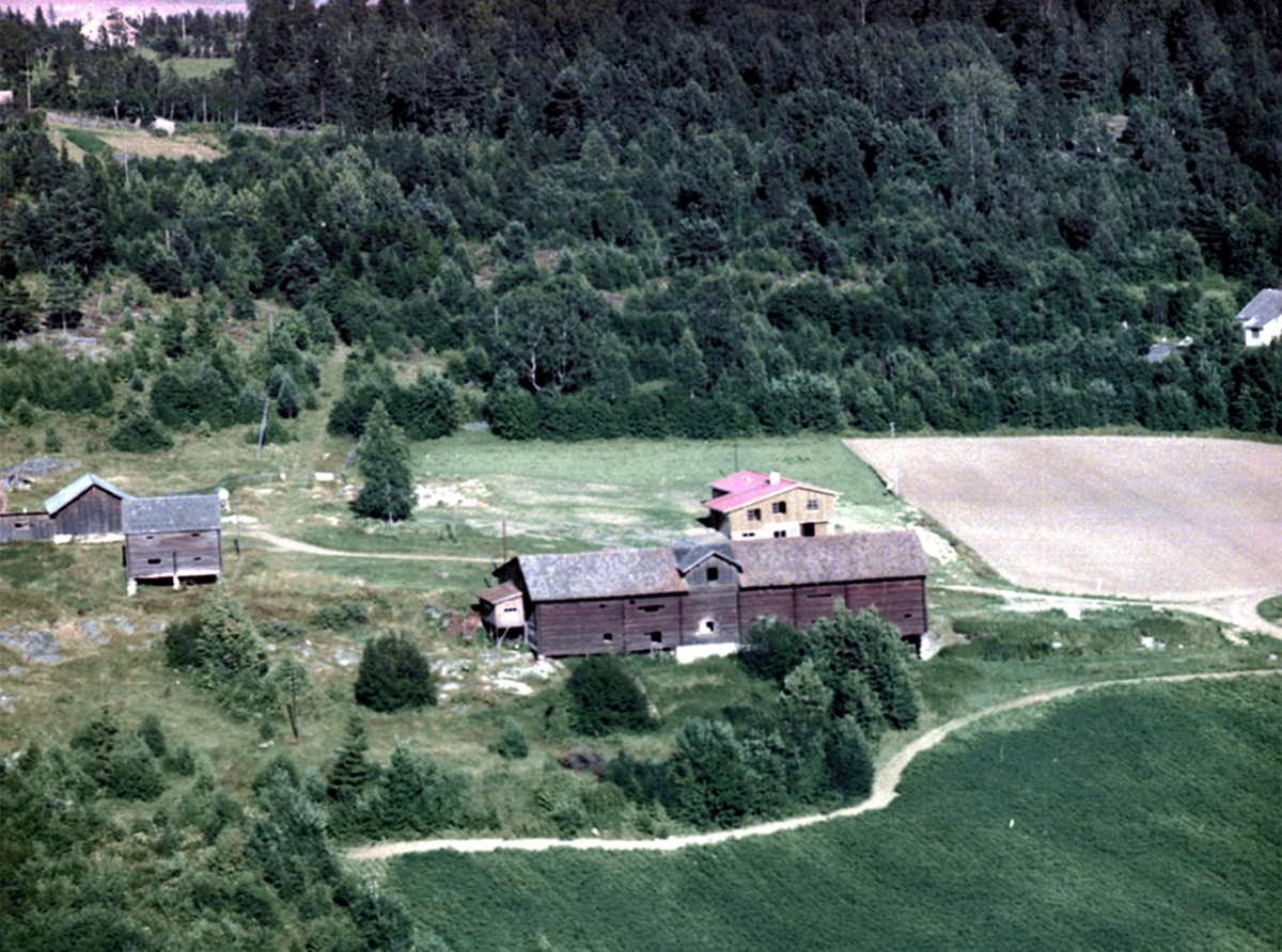 Widerøes Flyveselskap A/S, FLYFOTO TØSTI STORE, VALLSET
