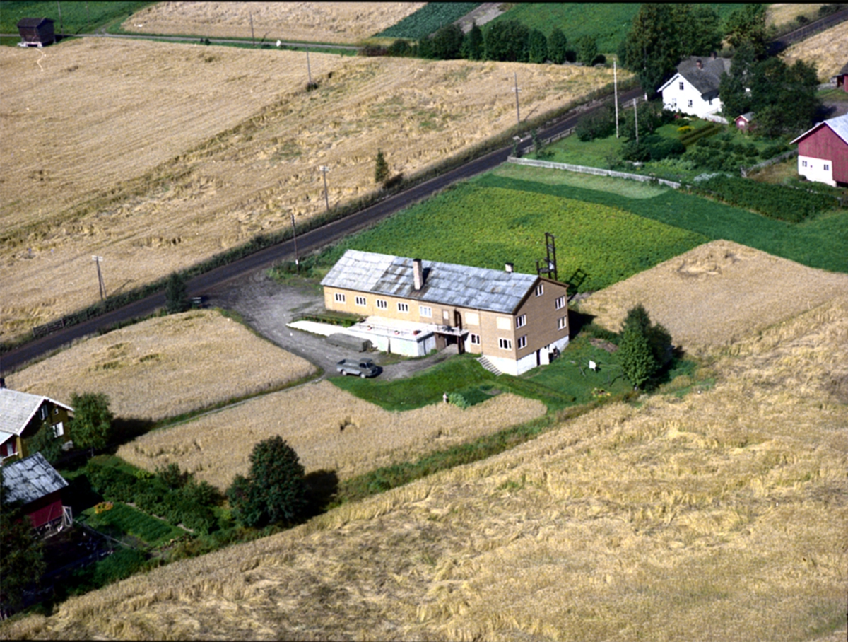 Widerøes Flyveselskap A/S, FLYFOTO FAGERHAUG TREVAREFABRIKK, SNEKKERVERKSTED, TANGEN
