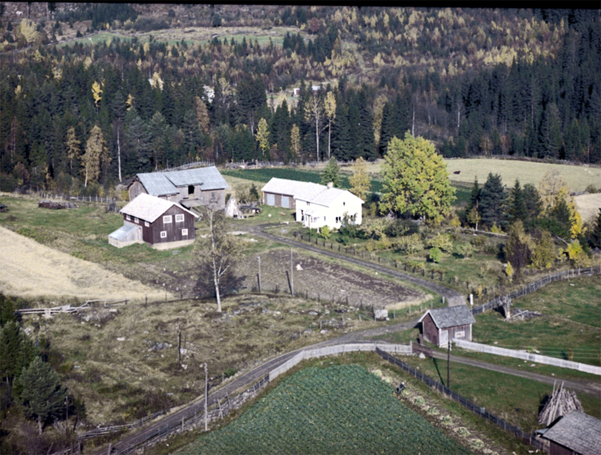 Widerøes Flyveselskap A/S, FLYFOTO LILLEHAGEN 376-4, VALLSET