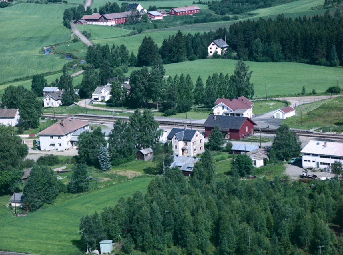 Widerøes Flyveselskap A/S, FLYFOTO GODTHÅP, ILSENG SENTRUM