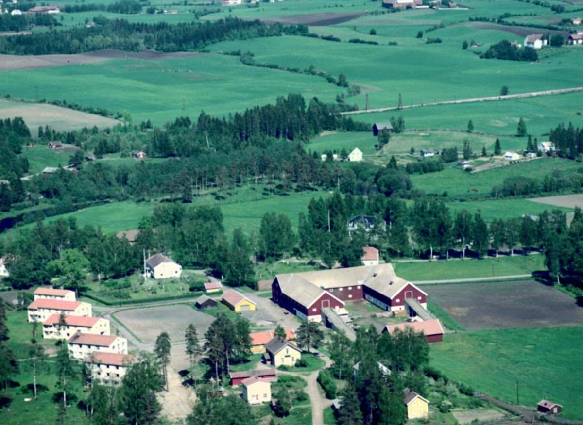 Widerøes Flyveselskap A/S, FLYFOTO SANDERUD SYKEHUS, HJELLUM