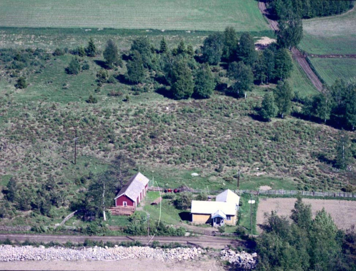 Widerøes Flyveselskap A/S, FLYFOTO NYSTUEN, STANGE