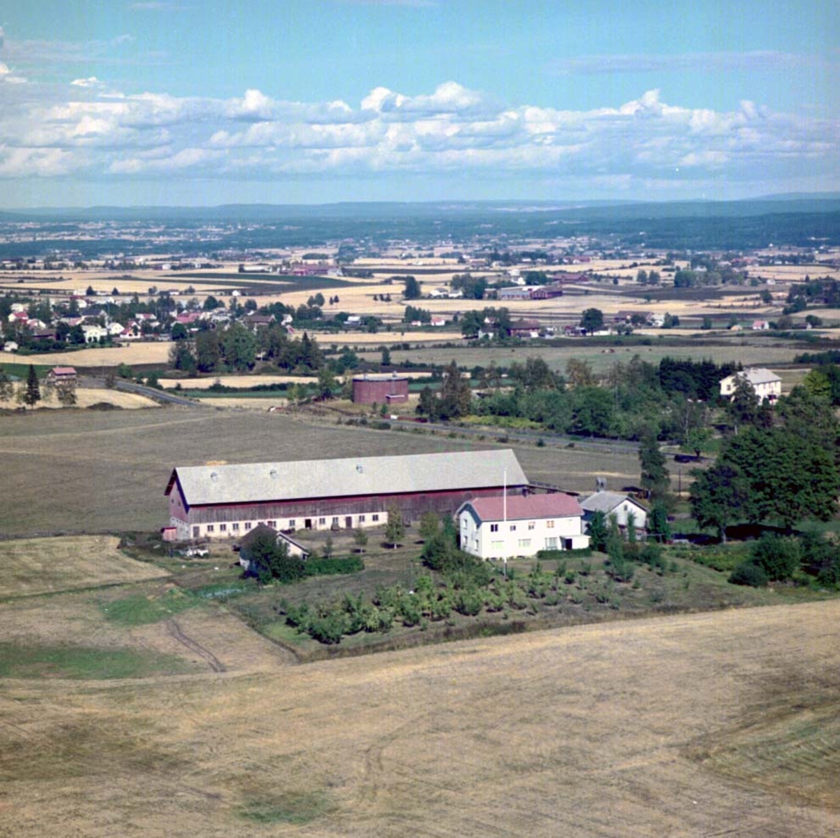 Widerøes Flyveselskap A/S, FLYFOTO TØNSAKER, STANGE
