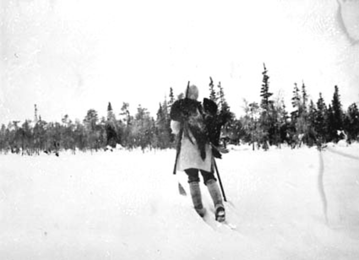 Anno Domkirkeodden, FUGLEJAKT, MANN MED TIUR, GEVÆR, VINTER, STEINVIKSKJØLEN, ESPA