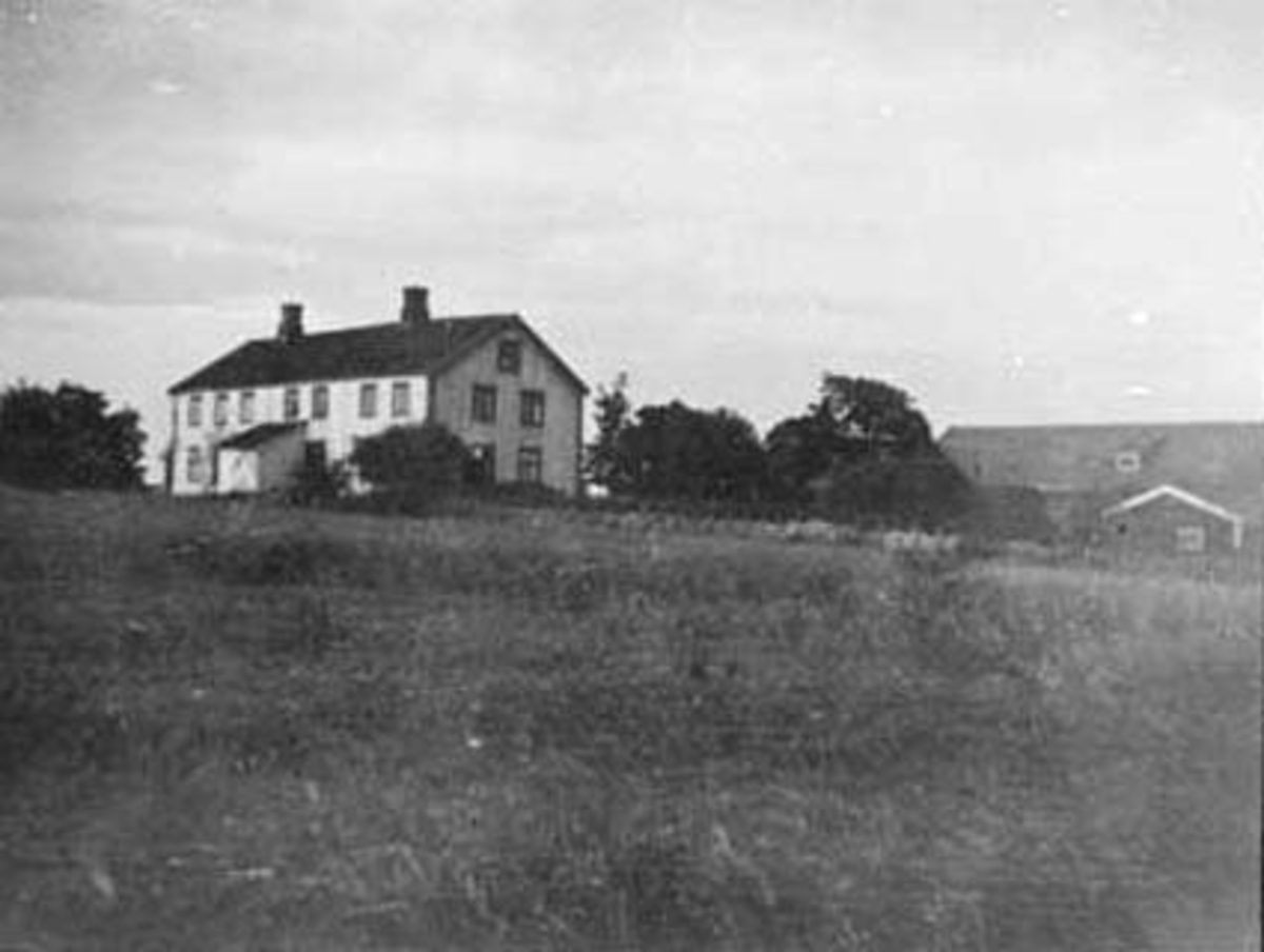 Anno Domkirkeodden, EKSTERIØR: GARDSBRUK, HOVEDBYGNINGEN MELBY GÅRD, ROMEDAL,