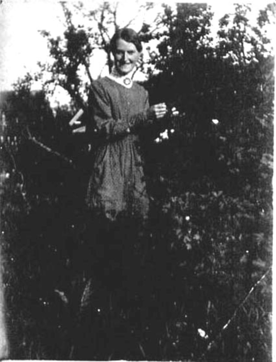 Anno Domkirkeodden, PORTRETT GINA STENSBAK FØDT: 1884, STENSBAKKEN UNDER SINNERUD, OTTESTAD