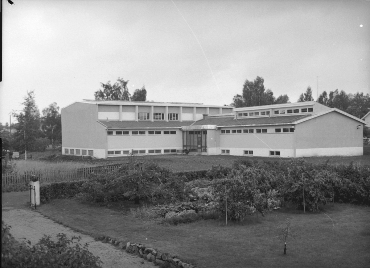 Anno Domkirkeodden, EKSTERIØR: STANGE KOMMUNALE REALSKOLE, GYMNASTIKKSAL, SVØMMEHALL
