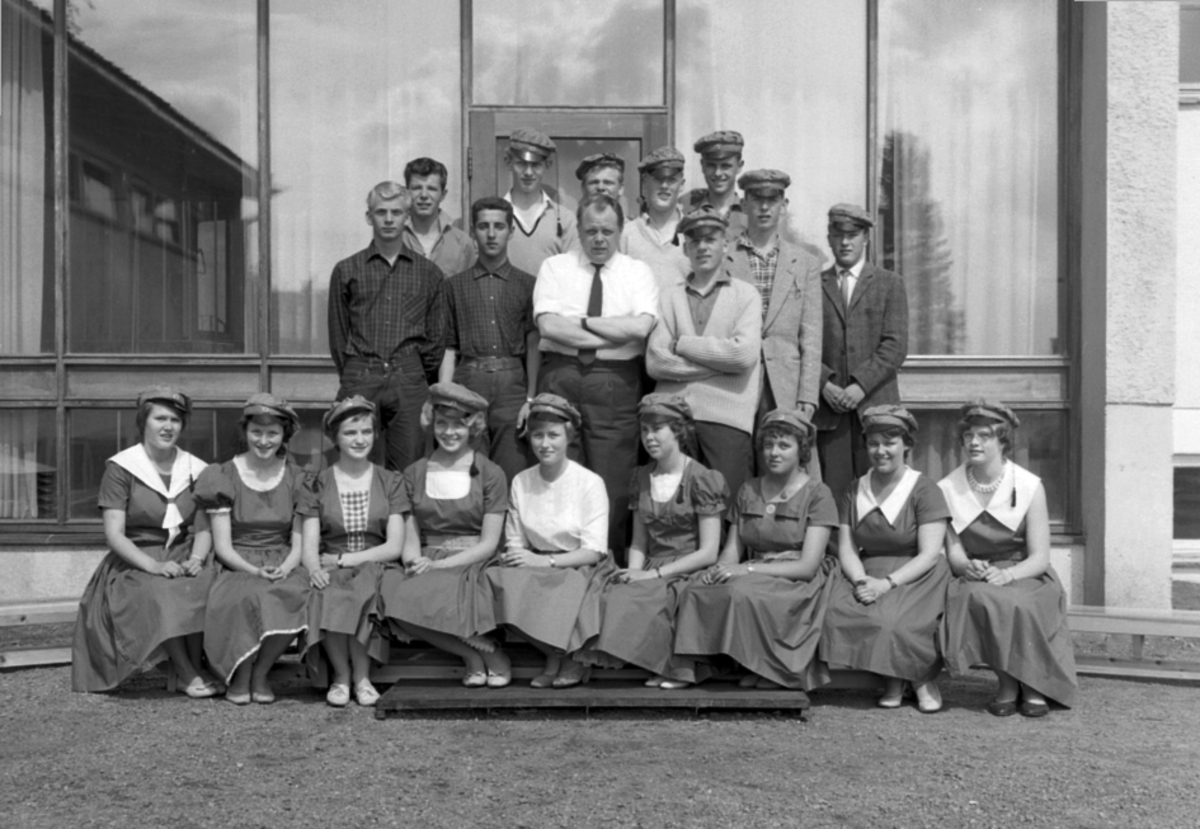 Anno Domkirkeodden, GRUPPE: SKOLEELEVER, STANGE KOMMUNALE REALSKOLE, KLASSE 3 B, LÆRER JOHAN LARSEN,