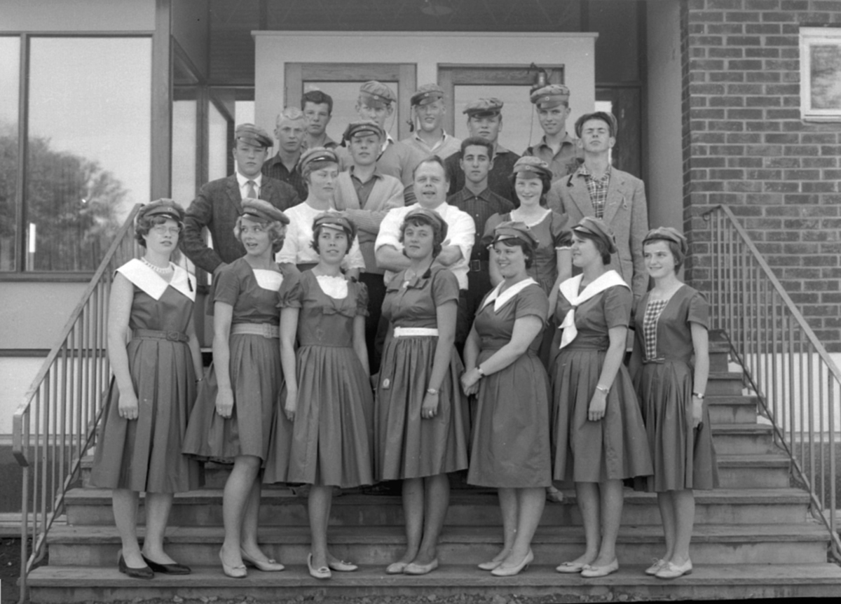 Anno Domkirkeodden, GRUPPE: SKOLEELEVER, KLASSE, STANGE KOMMUNALE REALSKOLE, 19 ELEVER, RUSS, LÆRER JOHAN LARSEN,