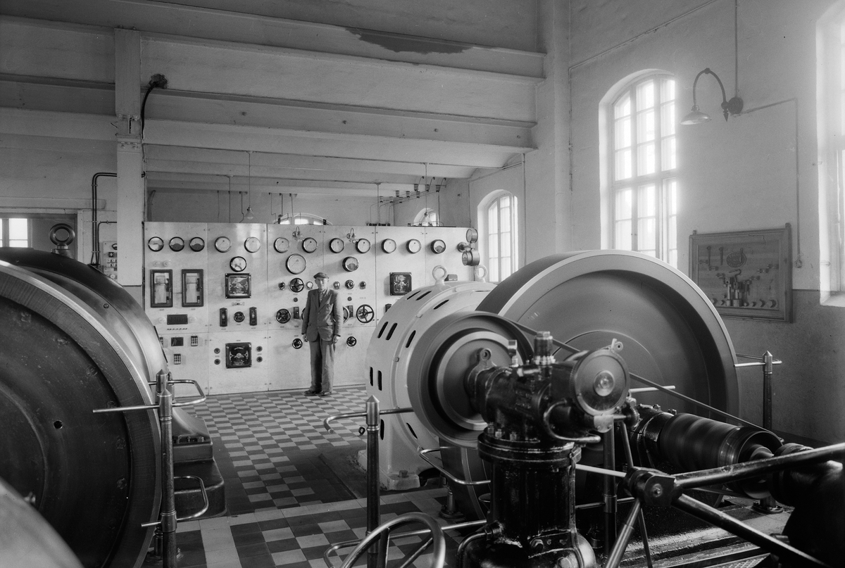 Anno Domkirkeodden, INTERIØR: TURBIN, FOSSELVA KRAFTSTASJON, FOSSELVEN ELEKTRISTETSVERK, TANGENSE BOKA FOLK OG KRAFT STANGE ENERGI 1916-2006 S. 18.