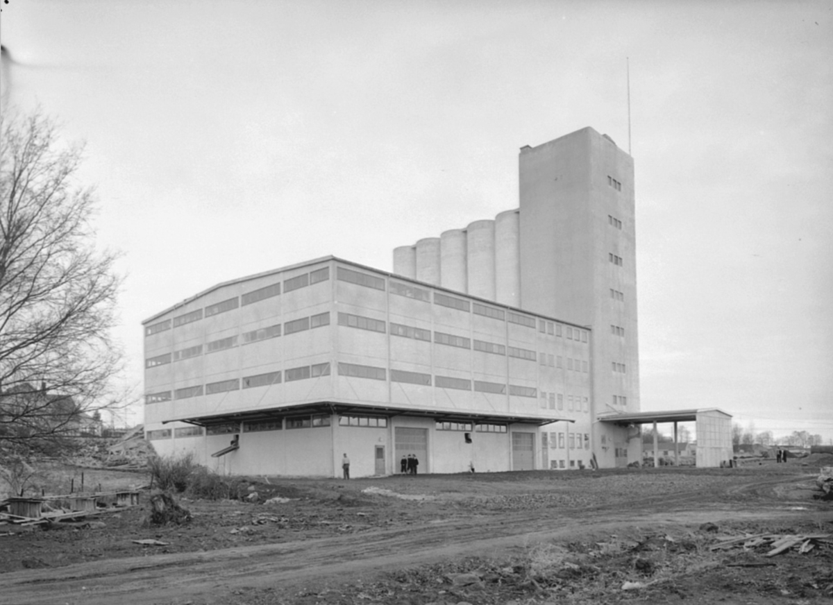 Anno Domkirkeodden, EKSTERIØR: FELLESKJØPETS MØLLE, KORNSILOEN