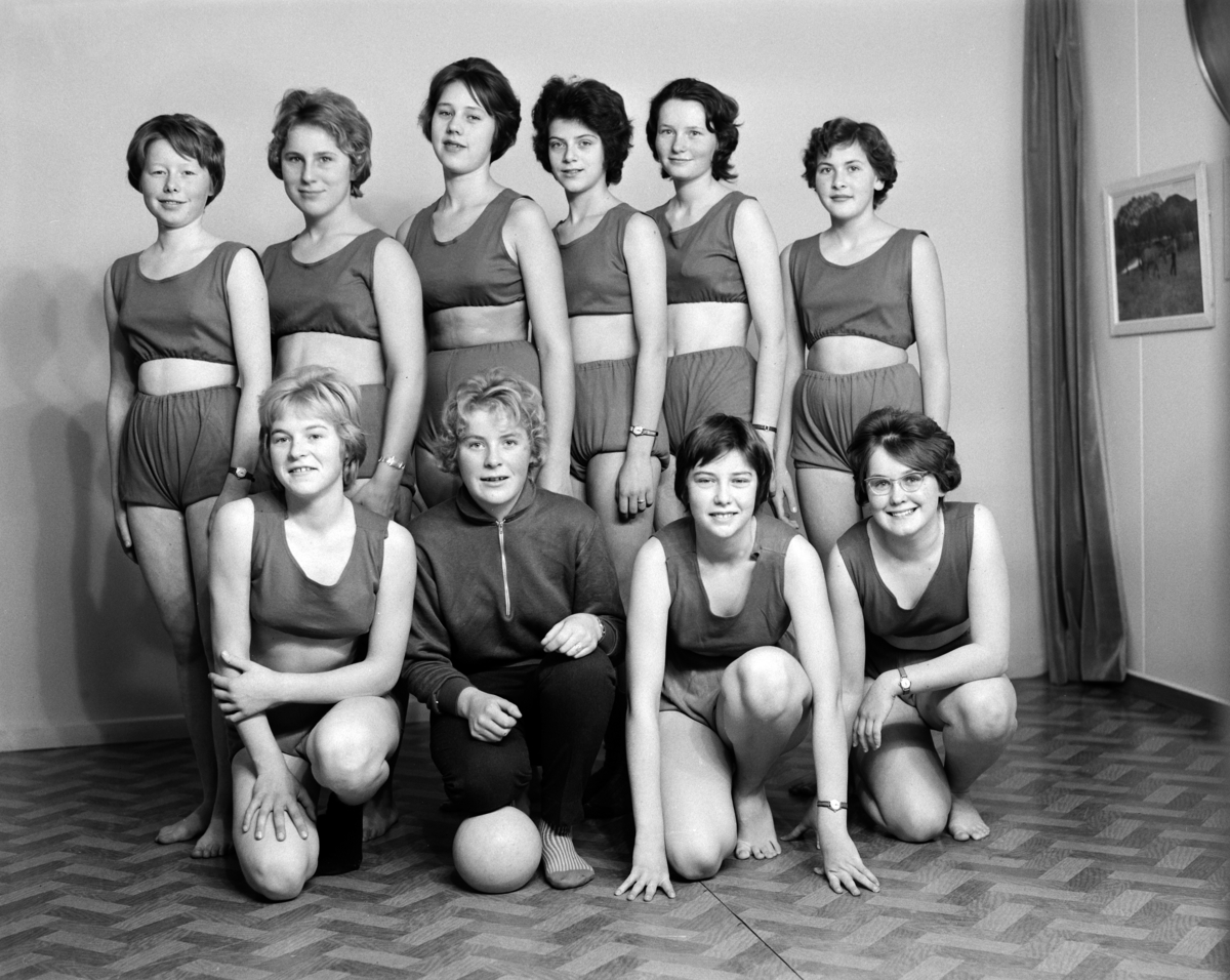 Anno Domkirkeodden, GRUPPE: 10, STANGE HÅNDBALLAG, BAK: GRETHE PRESTAASEN FINSTAD, UNNI KNUDSEN, UNN HUSE, KAREN DROVOLD SKJERBÆK, SOLVÅR NØKKELHOLM, UKJENT, FORAN SOLVEIG LØVSTAD, GERD MARIT LØVSTAD, UKJENT, BARBRO UST,