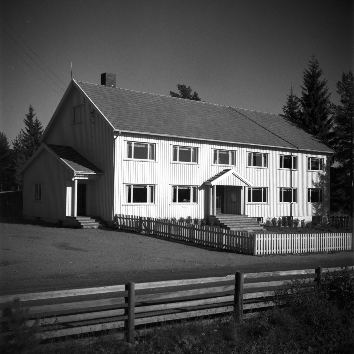 Anno Domkirkeodden, EKSTERIØR: HERREDSHUSET, ROMEDAL