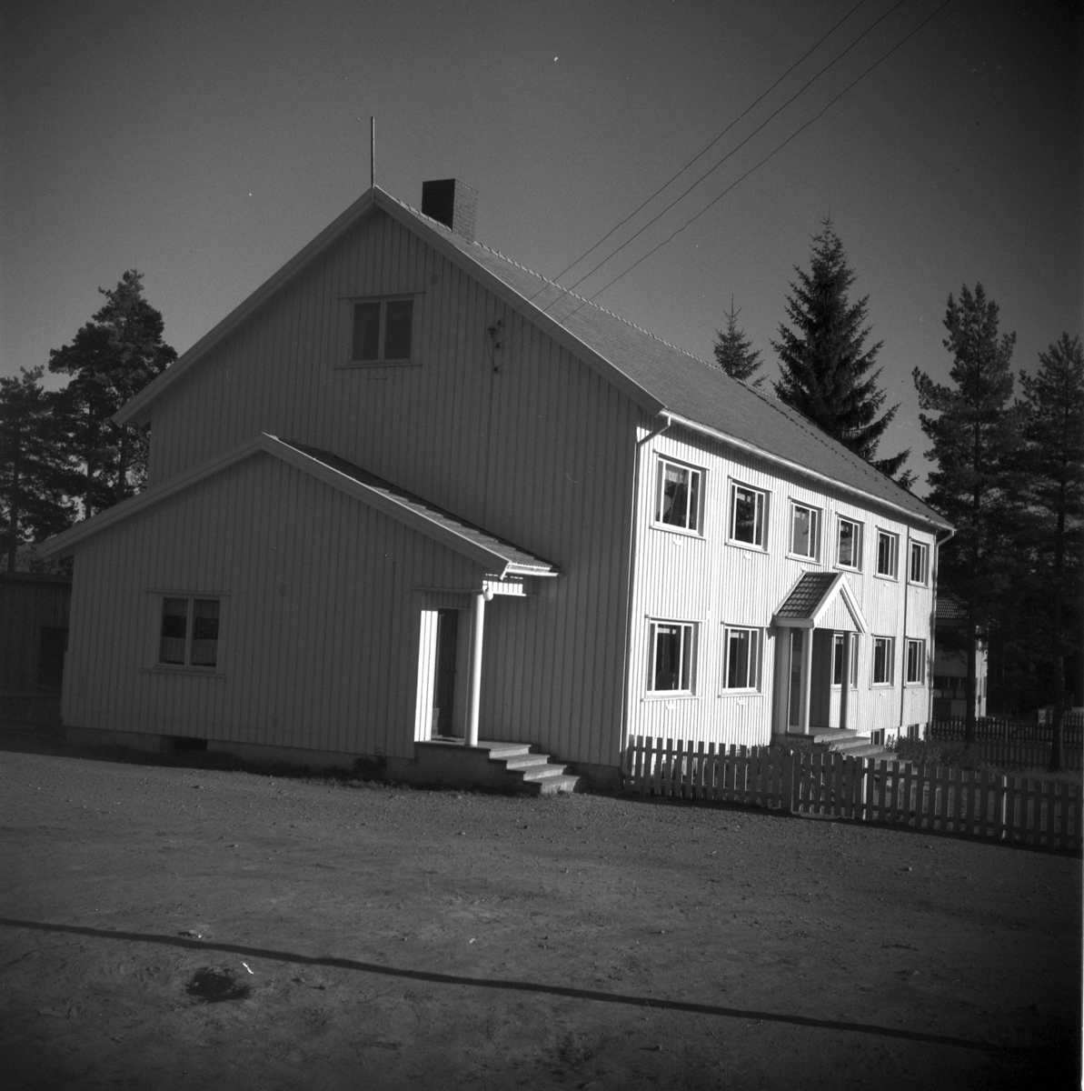 Anno Domkirkeodden, EKSTERIØR: HERREDSHUSET, ROMEDAL