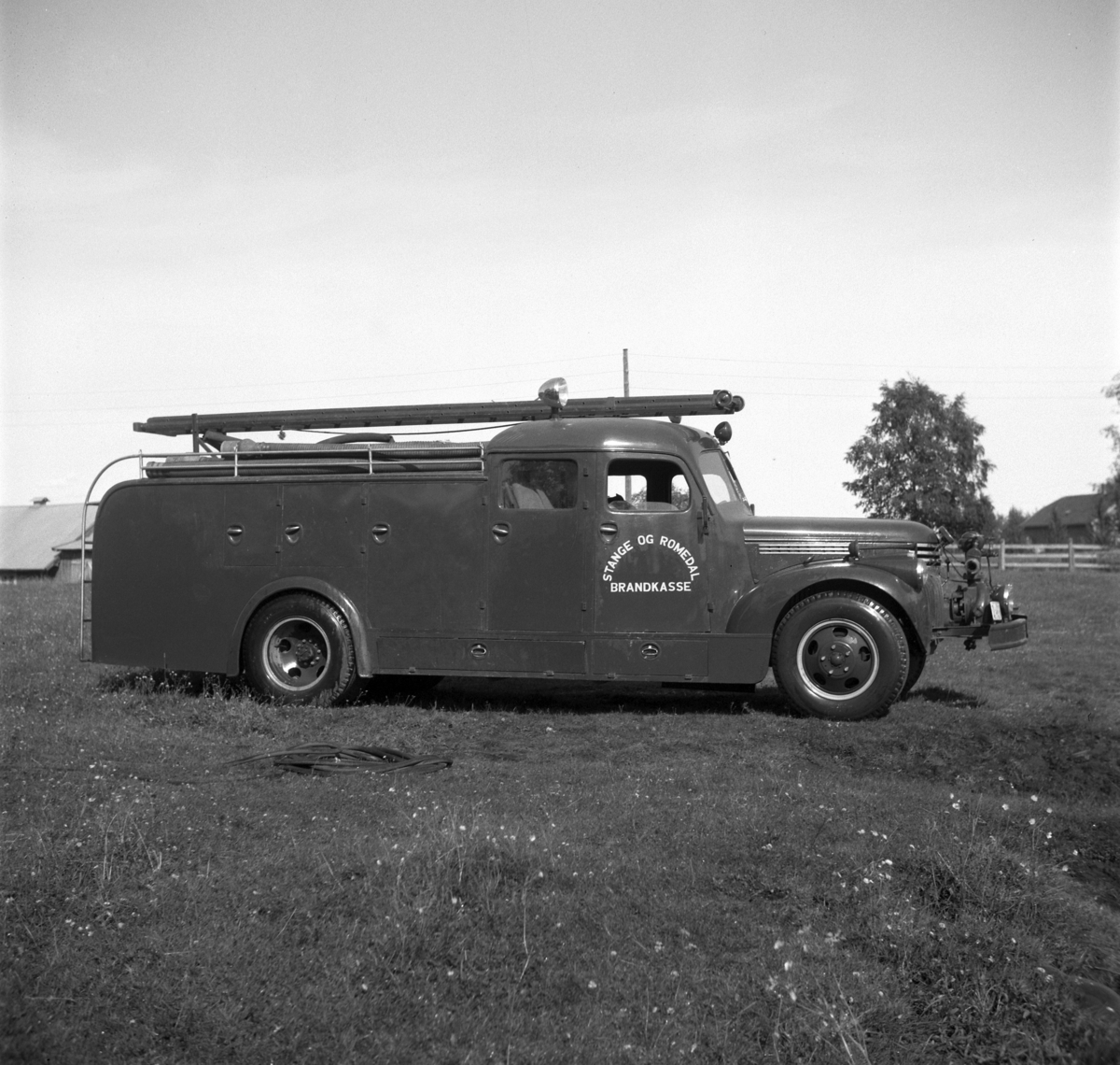 Anno Domkirkeodden, STANGE BRANNVESEN, BRANNØVELSE, BRANNBIL. Chevrolet 1946-47-modell.