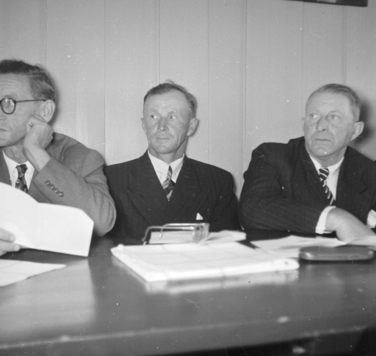 Anno Domkirkeodden, GRUPPE: 3 MENN, STANGE HERREDSTYRE, MØTEVIRKSOMHET, FOKHOL
