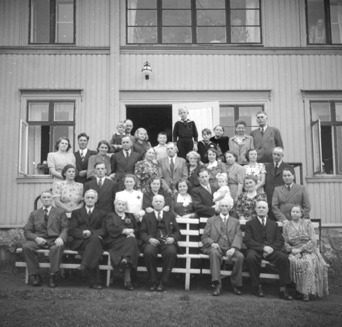 Anno Domkirkeodden, STOR GRUPPE, FOKHOL ALDERSHEIM 100 ÅRSJUBILEUM, VED JOHAN OLSEN (JOHS. ALM)