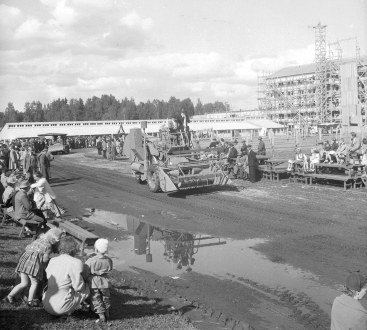 Anno Domkirkeodden, STANGEUTSTILLING, OVERSIKT, MYE FOLK, SKURTRESKER, UTSTILLINGSPLASSEN, HAMAR