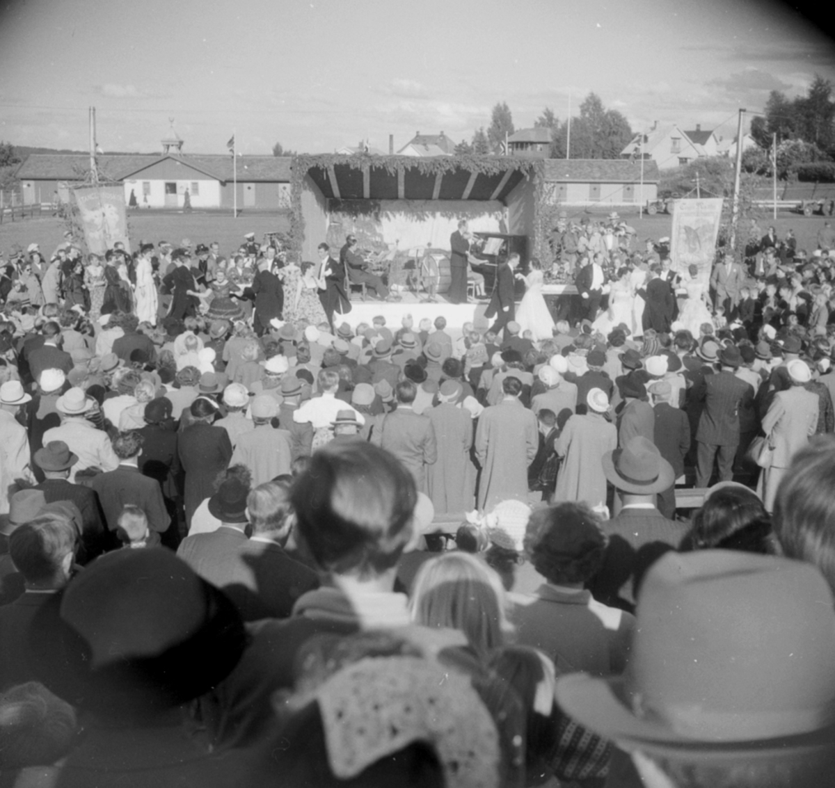 Anno Domkirkeodden, STANGEUTSTILLING, DANSEOPPVISNING, UTSTILLINGSPLASSEN, HAMAR