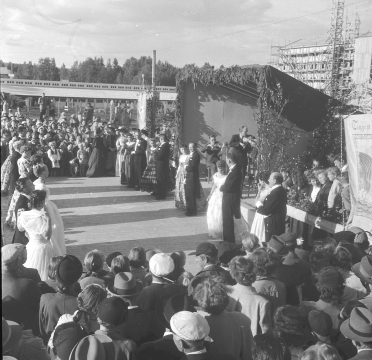 Anno Domkirkeodden, STANGEUTSTILLING, DANSEOPPVISNING, UTSTILLINGSPLASSEN, HAMAR
