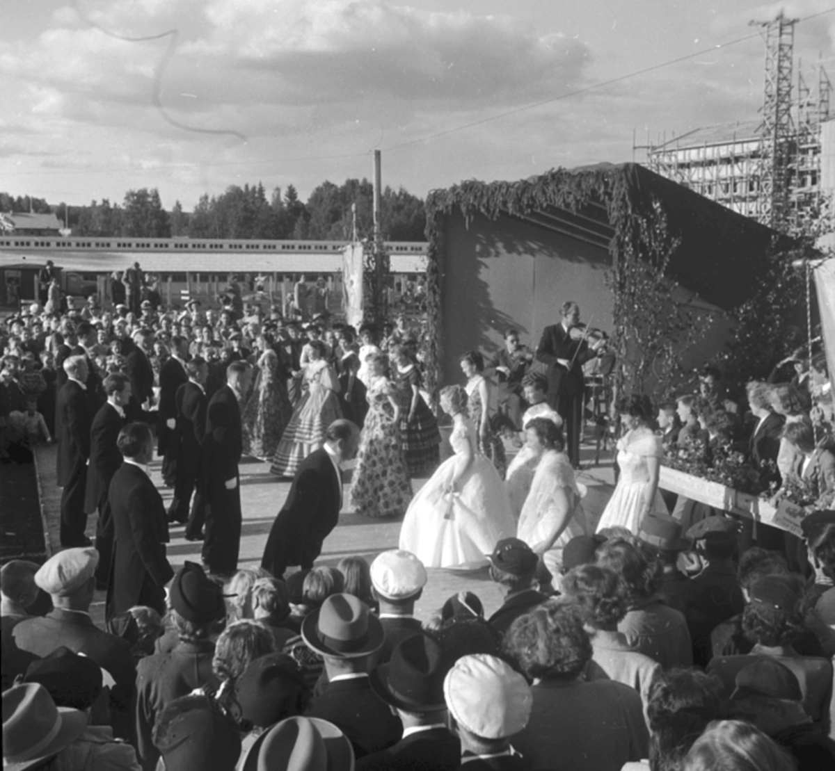Anno Domkirkeodden, STANGEUTSTILLING, DANSEOPPVISNING, UTSTILLINGSPLASSEN, HAMAR
