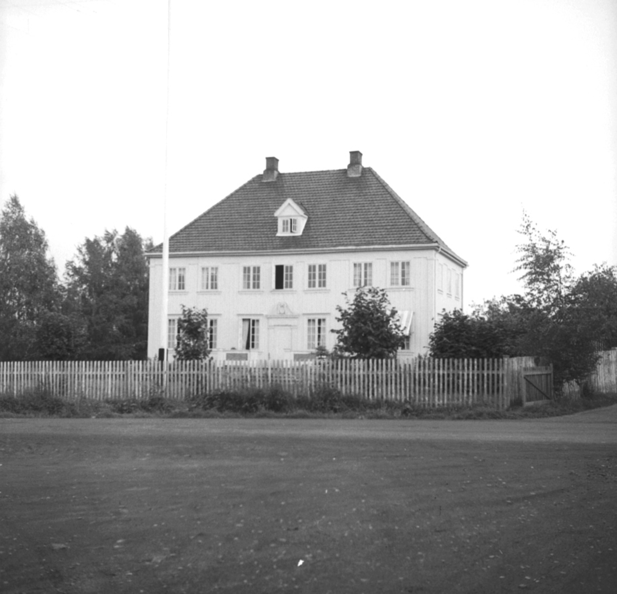 Anno Domkirkeodden, EKSTERIØR: SOLE,