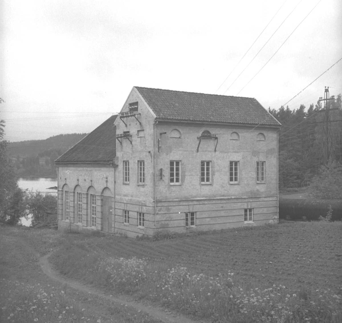 Anno Domkirkeodden, EKSTERIØR: VIK KRAFTSTASJON, TANGEN