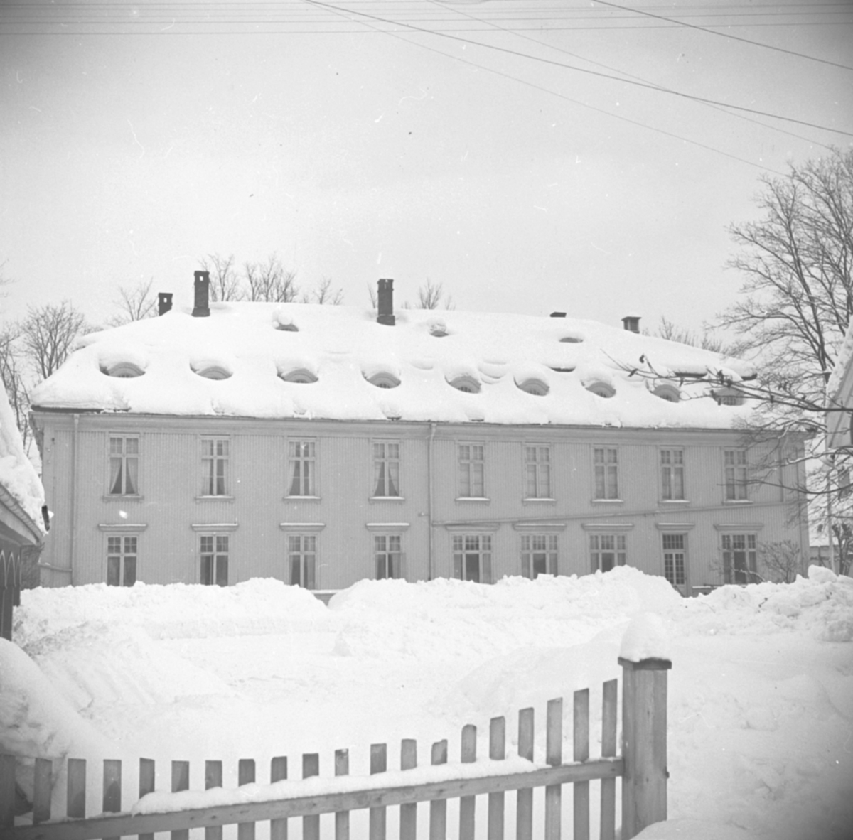 Anno Domkirkeodden, EKSTERIØR: TINGVOLD, VINTER,