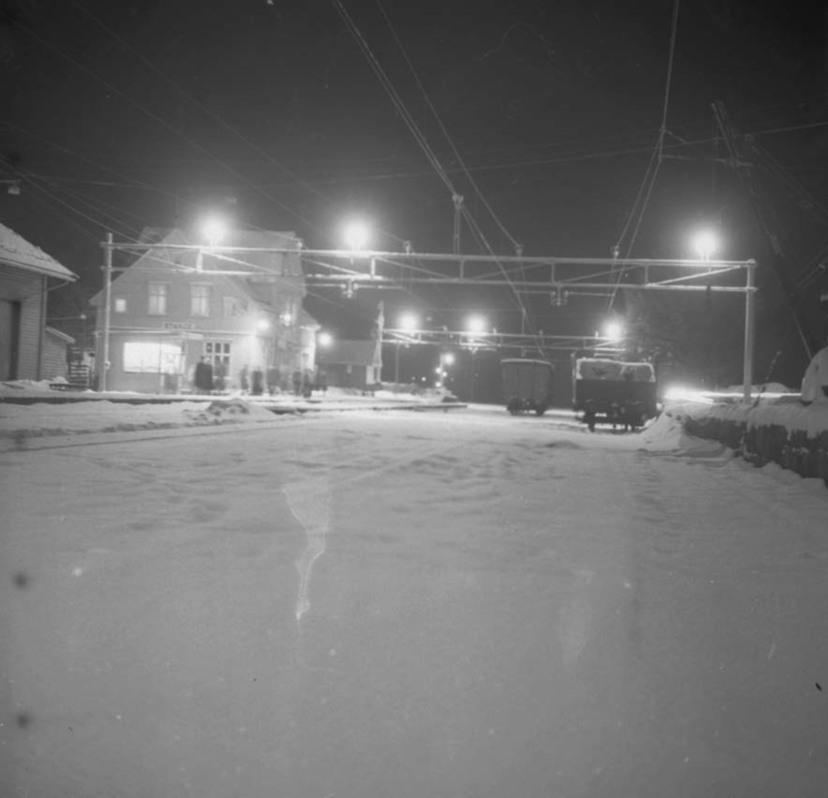 Anno Domkirkeodden, OVERSIKT STANGE JERNBANESTASJON, NATT