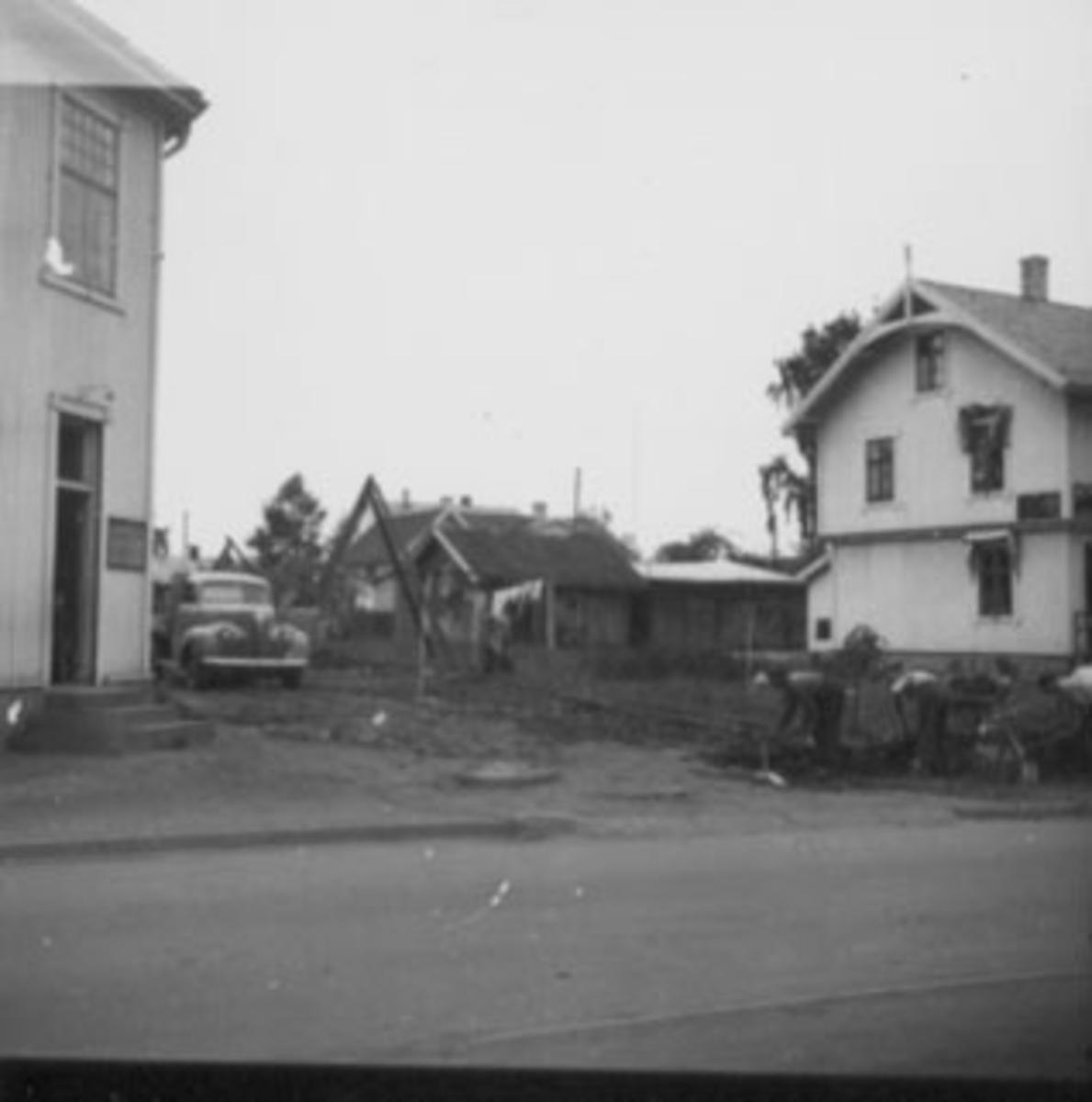 Anno Domkirkeodden, STANGEBYEN, SKOLEGATA OPPARBEIDES, MENN ARBEIDER, SPADE, TRILLEBÅR, STUBBRYTER