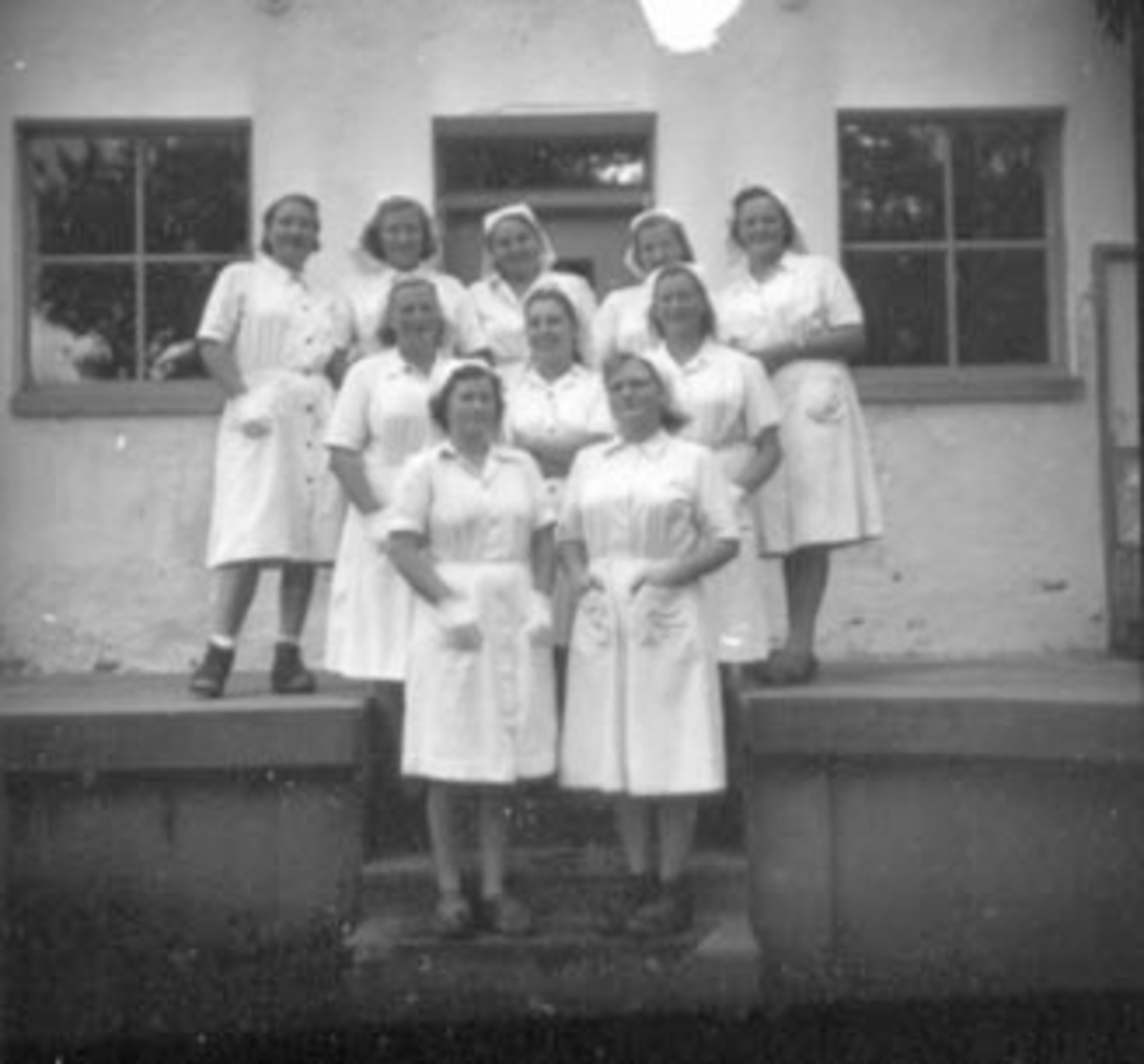Anno Domkirkeodden, GR:UPPE 10 PRIMDUER, STANGE MEIERI, JAKOBSEN, LIV, , TEMMEN, VESLA, , DANIELSEN, ASTRID, , VETRHUS, KARI, , SHINE, ELI, SVEEN, RAGNA, , FLITTI, ANNA, KVEIM, KARI, INDSETH, MÅLFRID, HOVDE, MARGIT, HANSEN, ELSE, ROEGGER, JARL, PAULSEN, MARGRETHE.
