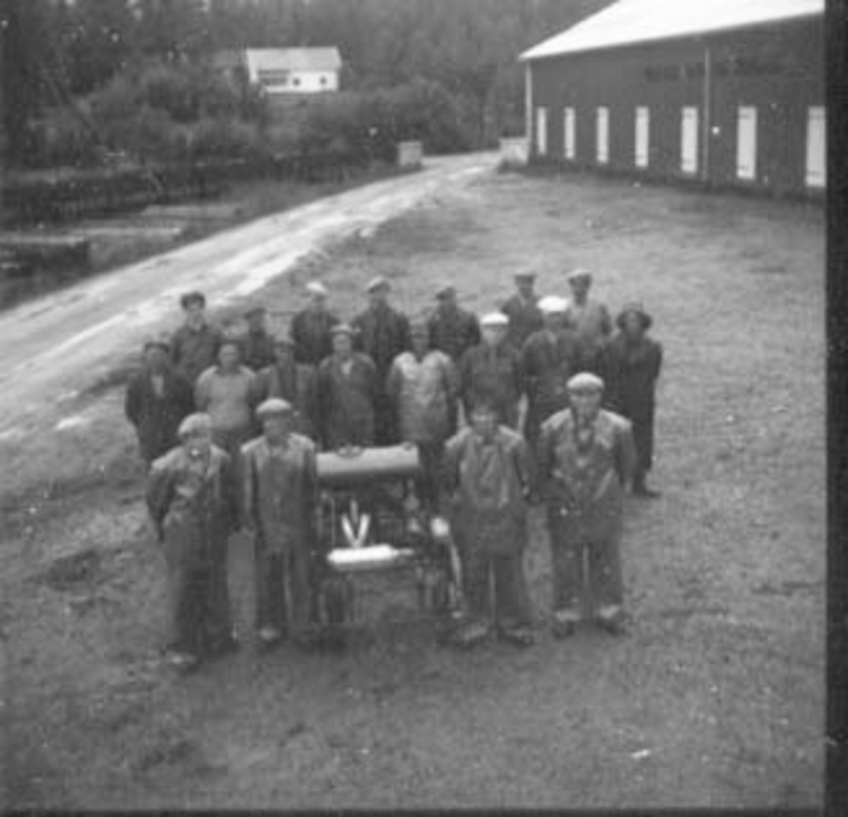 Anno Domkirkeodden, GRUPPE: 19 MENN, BRANNMANSKAP MED BRANNSPRØYTE, VALLSET SAG OG HØVLERI, VALLSET