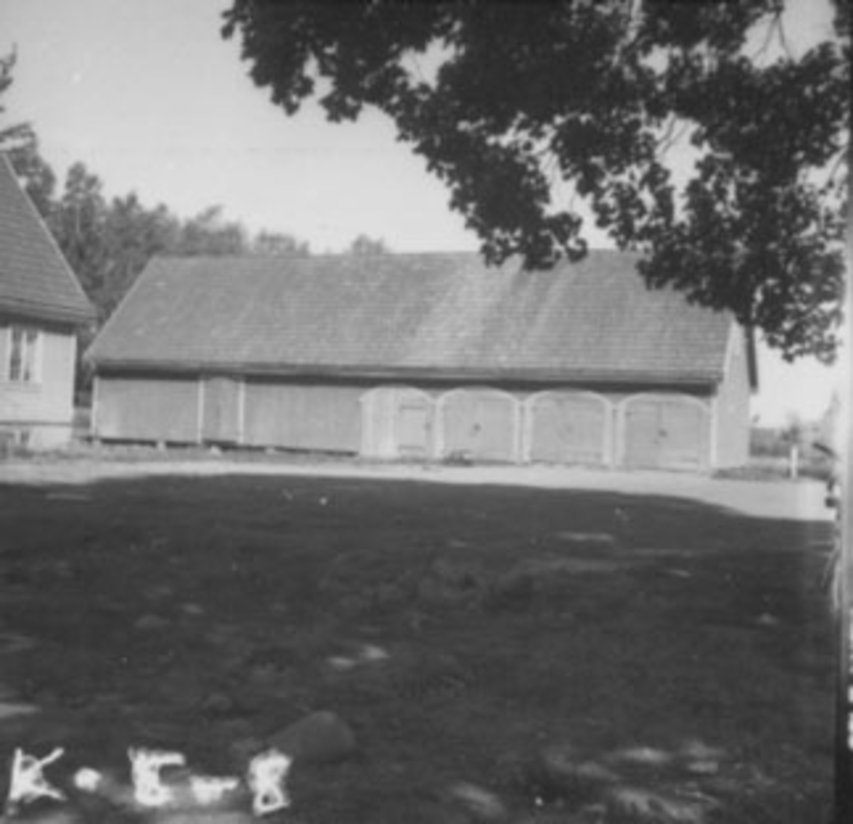 Anno Domkirkeodden, EKSTERIØR: VEDSKÅLE, TINGVOLD,