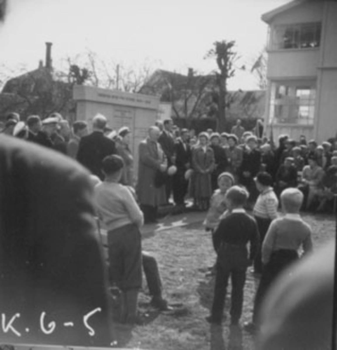 Anno Domkirkeodden, 1. MAI, MINNESMERKE OVER DE FALNE, MYE FOLK,