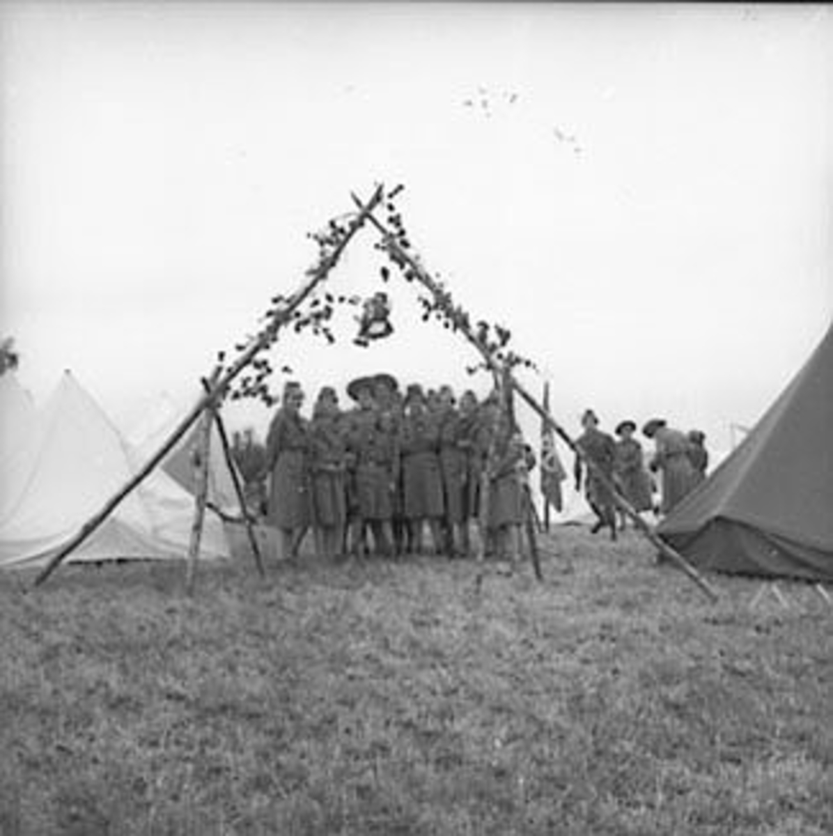 Anno Domkirkeodden, LANDSPIKESPEIDERLEIR, OTTESTAD, GRUPPE: SPEIDERE UNDER PORTAL,
