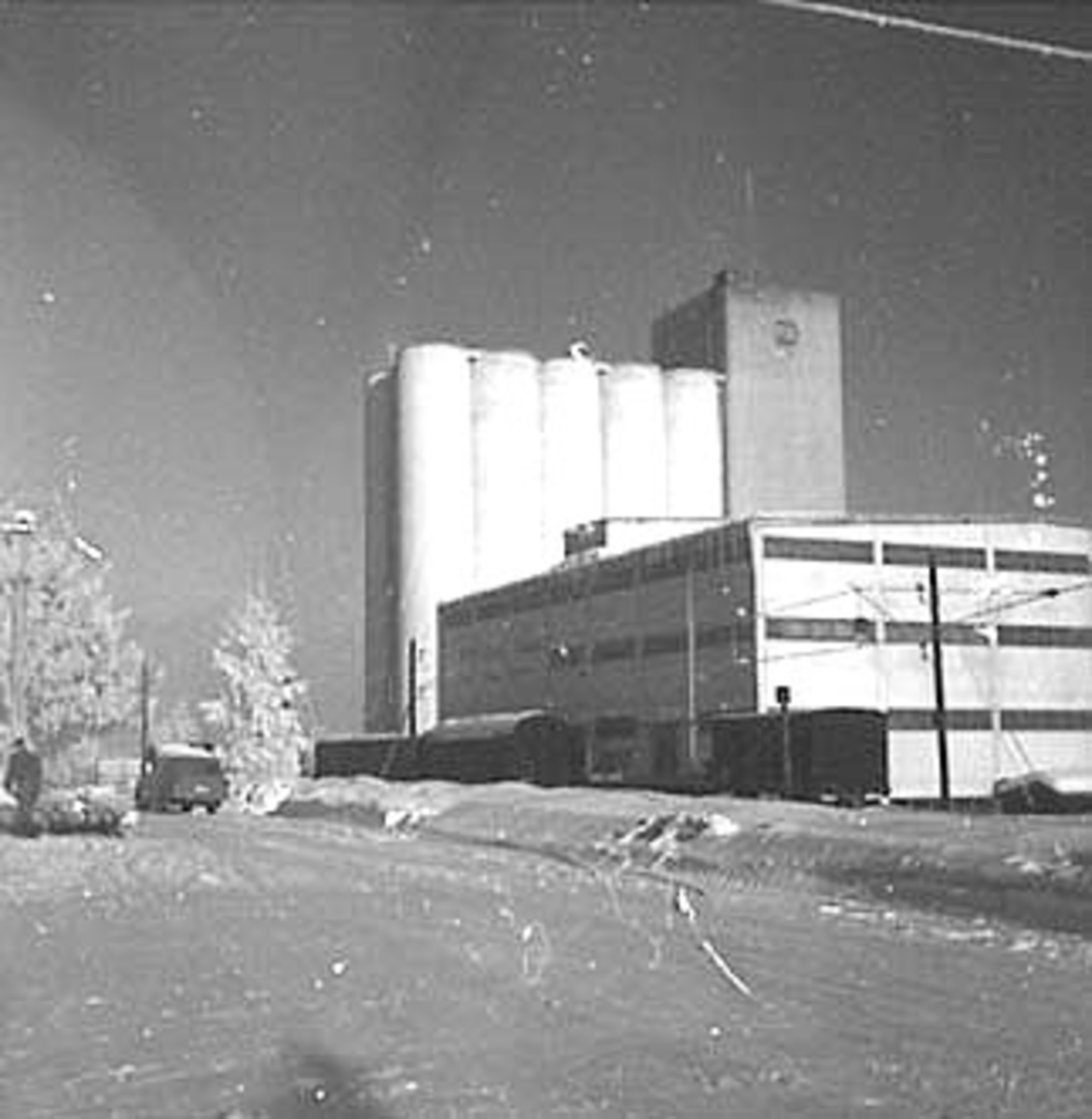 Anno Domkirkeodden, EKSTERIØR: FELLESKJØPET, KORNSILO, FERDIG UTBYGD, VINTER,