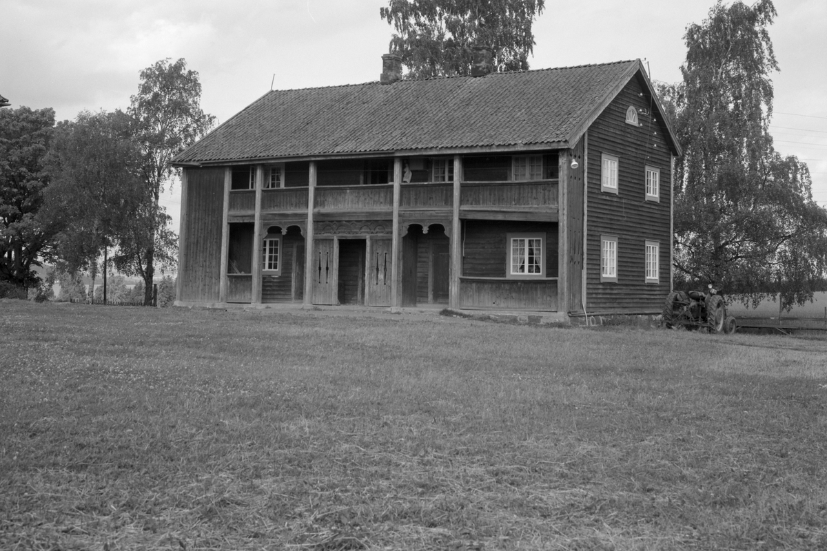 Anno Domkirkeodden, EKSTERIØR: GARDSBRUK, DRENGSTUEBYGNINGEN, RINGNES GÅRD,