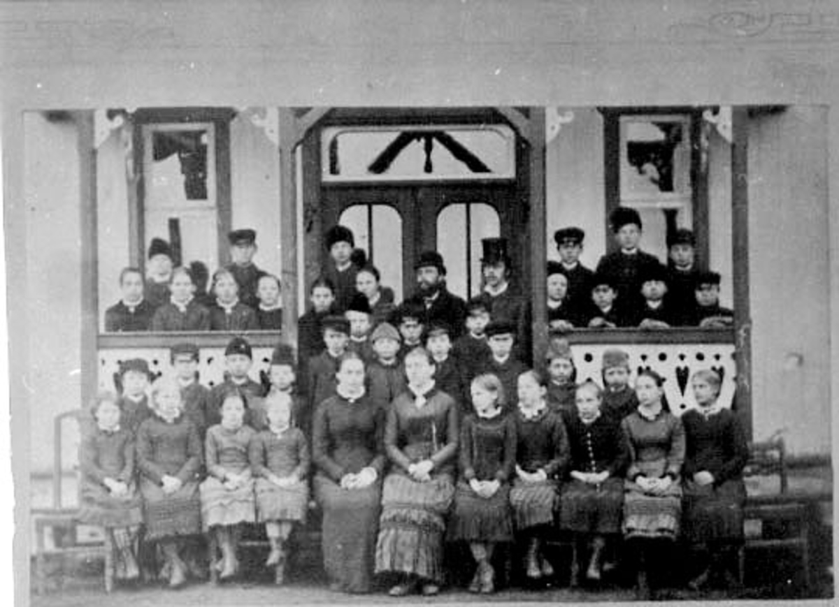 Normann Helger, GRUPPE: 42, STANGE MIDDELSKOLE, VERANDA, GÅRDER,