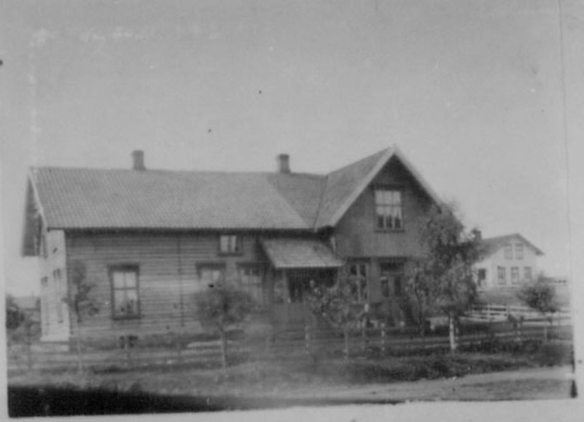 Normann Helger, EKSTERIØR ADOLF GODAGER GÅRD, (PERS MAT) ALFHEIM, .
