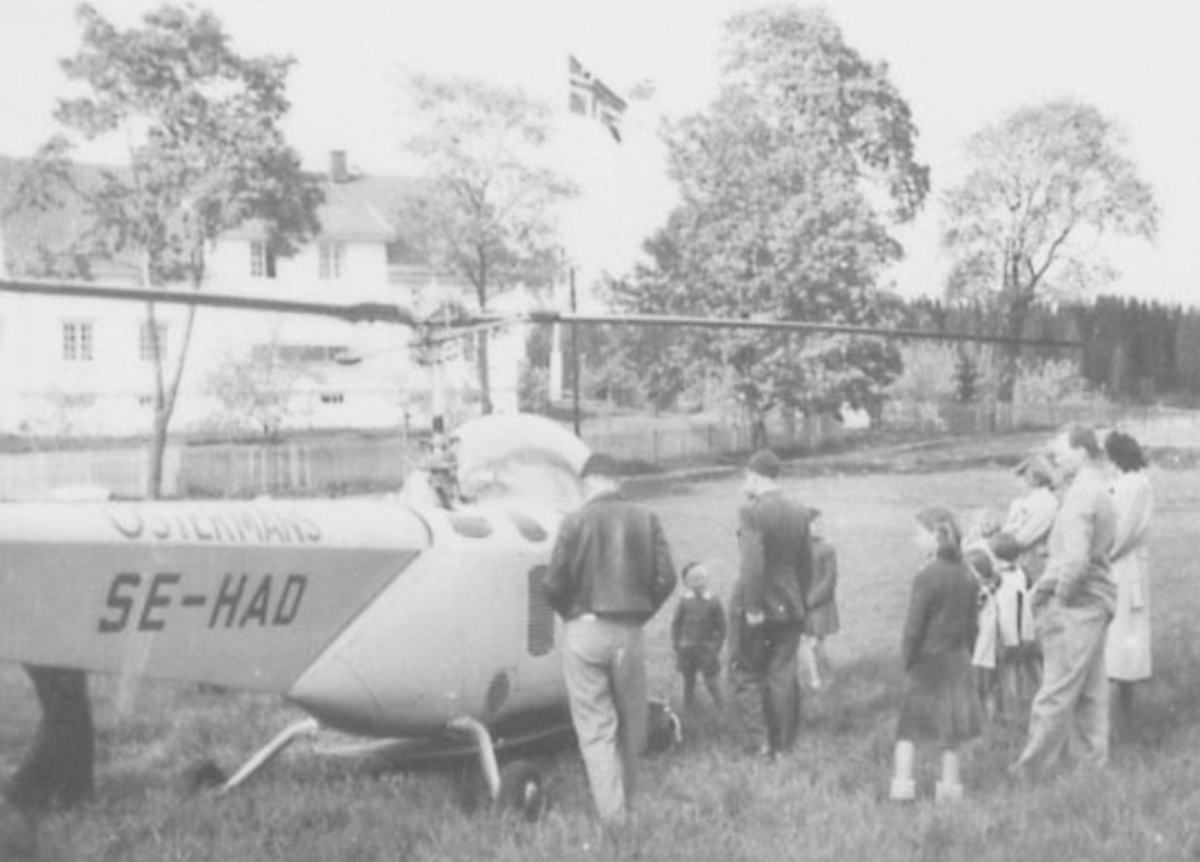 Normann Helger, HELIKOPTER, TUN, FOLK, FJETRE GÅRD, OTTESTAD, Helikopteret er en Bell 47D