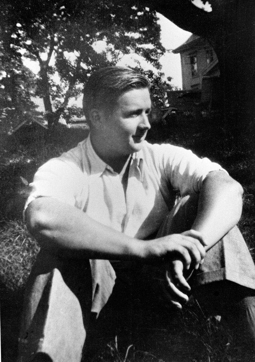 Anno Domkirkeodden, PORTRETT: LORENTZ CHRISTOFFER BRUN, FØDT: 13. 11. 1918, FALT PÅ DOVRE 15. 04. 1940, SAKSLUND GÅRD,