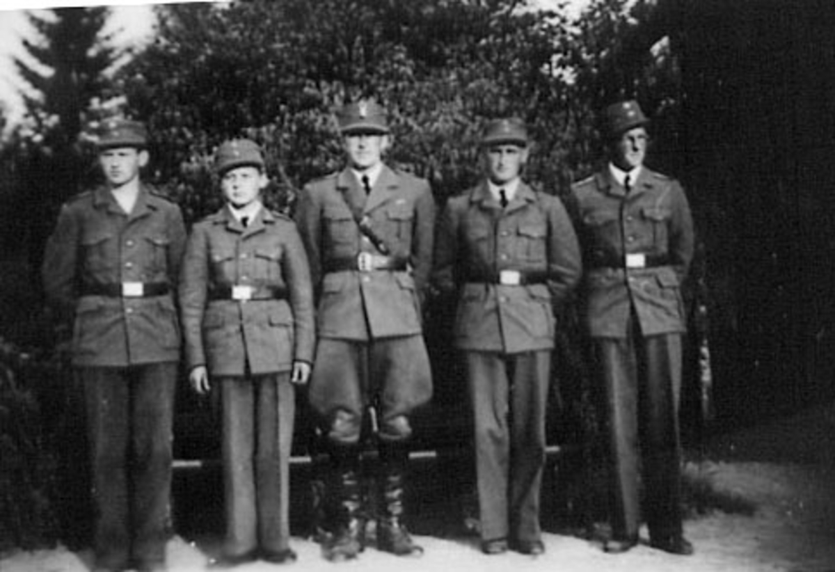 Anno Domkirkeodden, GRUPPE: 5 MENN, AT-LEIR, BEFAL, AT LEIR, GRINDER I GRUE, (STANGE)